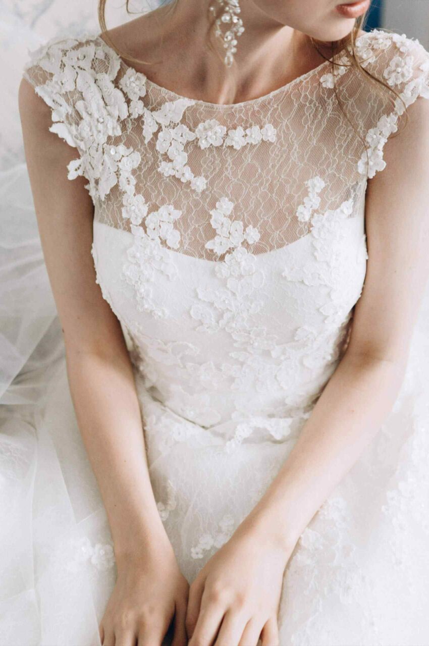 https://magical-albattani.132-148-79-197.plesk.page/wp-content/uploads/2020/11/wedding_dress_02-scaled-1-850x1280.jpg