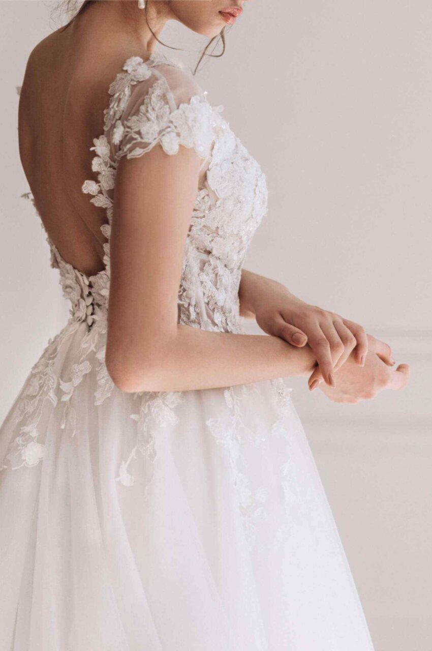 https://magical-albattani.132-148-79-197.plesk.page/wp-content/uploads/2020/12/wedding_dress_07-850x1280.jpg